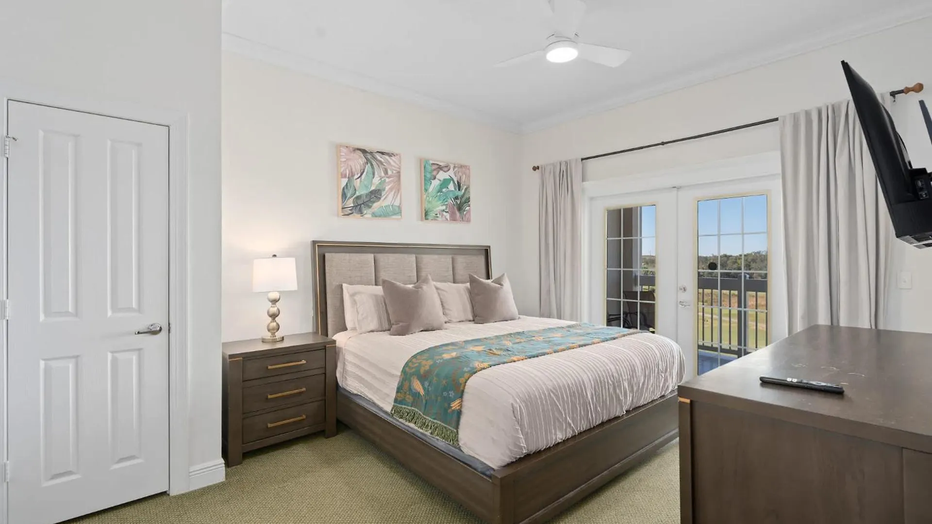 Cozy Retreat Near World & Attractions *