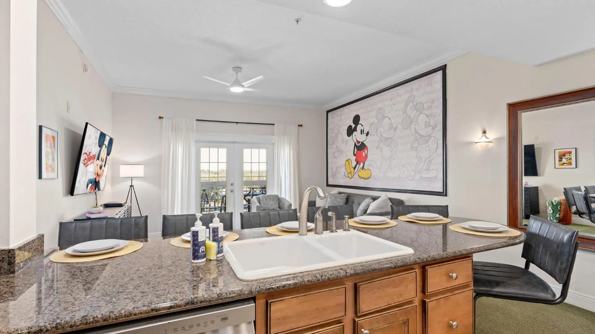 Cozy Retreat Near World & Attractions *