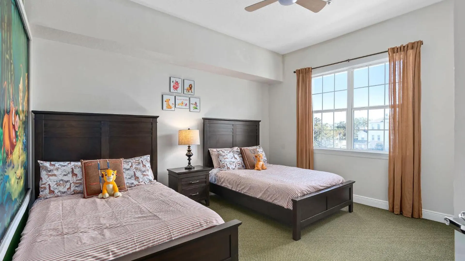 Cozy Retreat Near World & Attractions Apartment