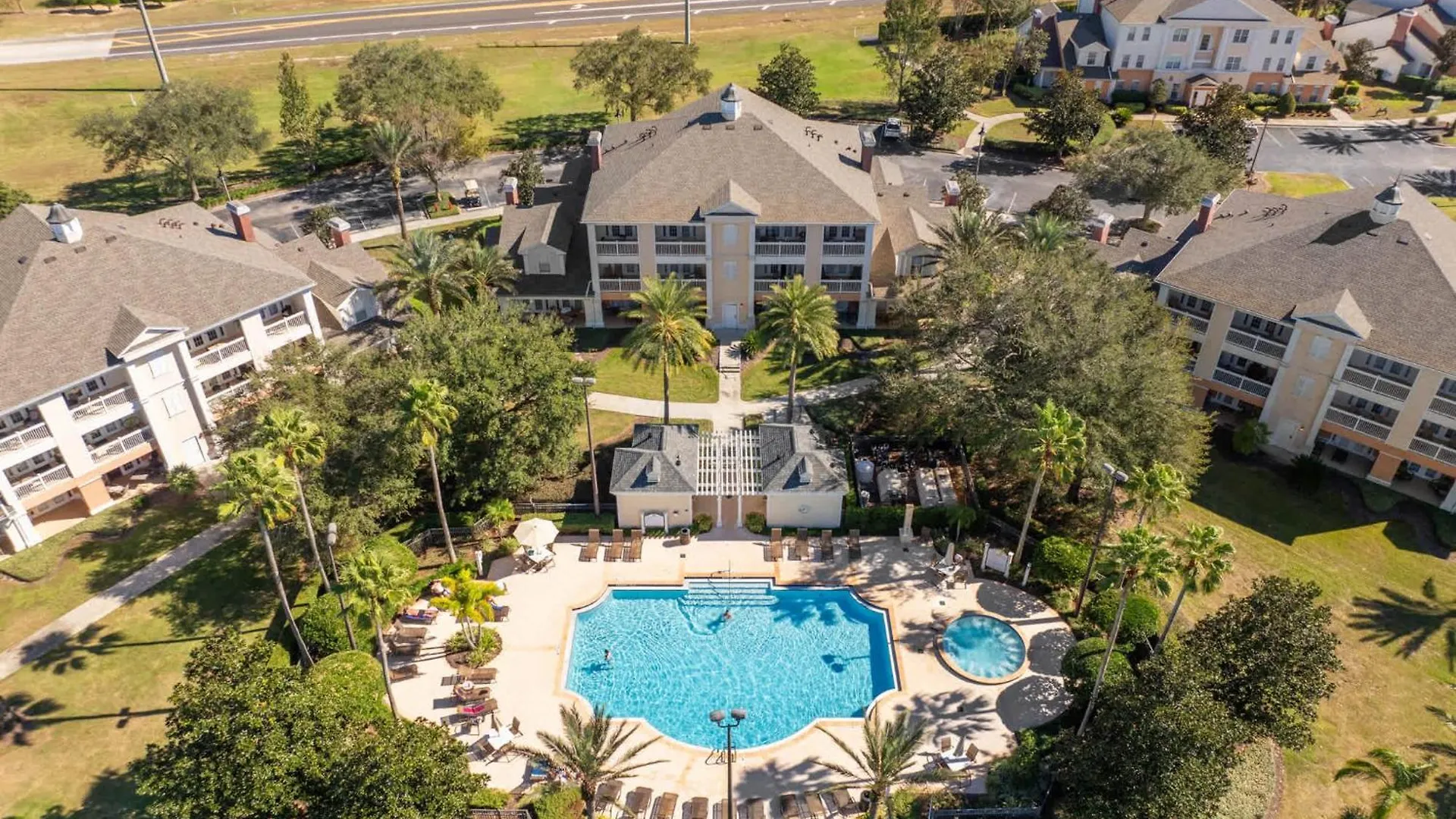 Cozy Retreat Near World & Attractions Apartment