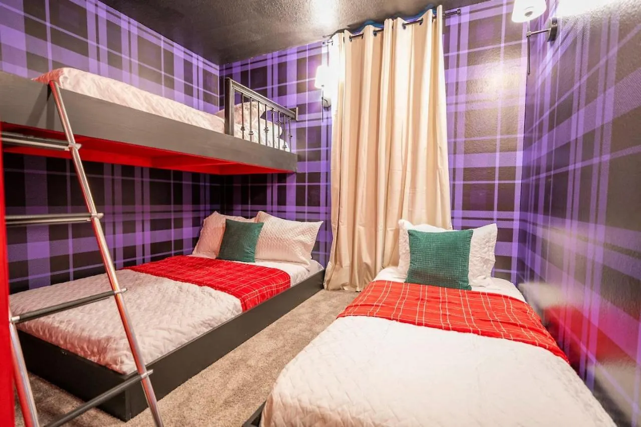 The Ultimate 9bd Getaway Storey Holiday home *