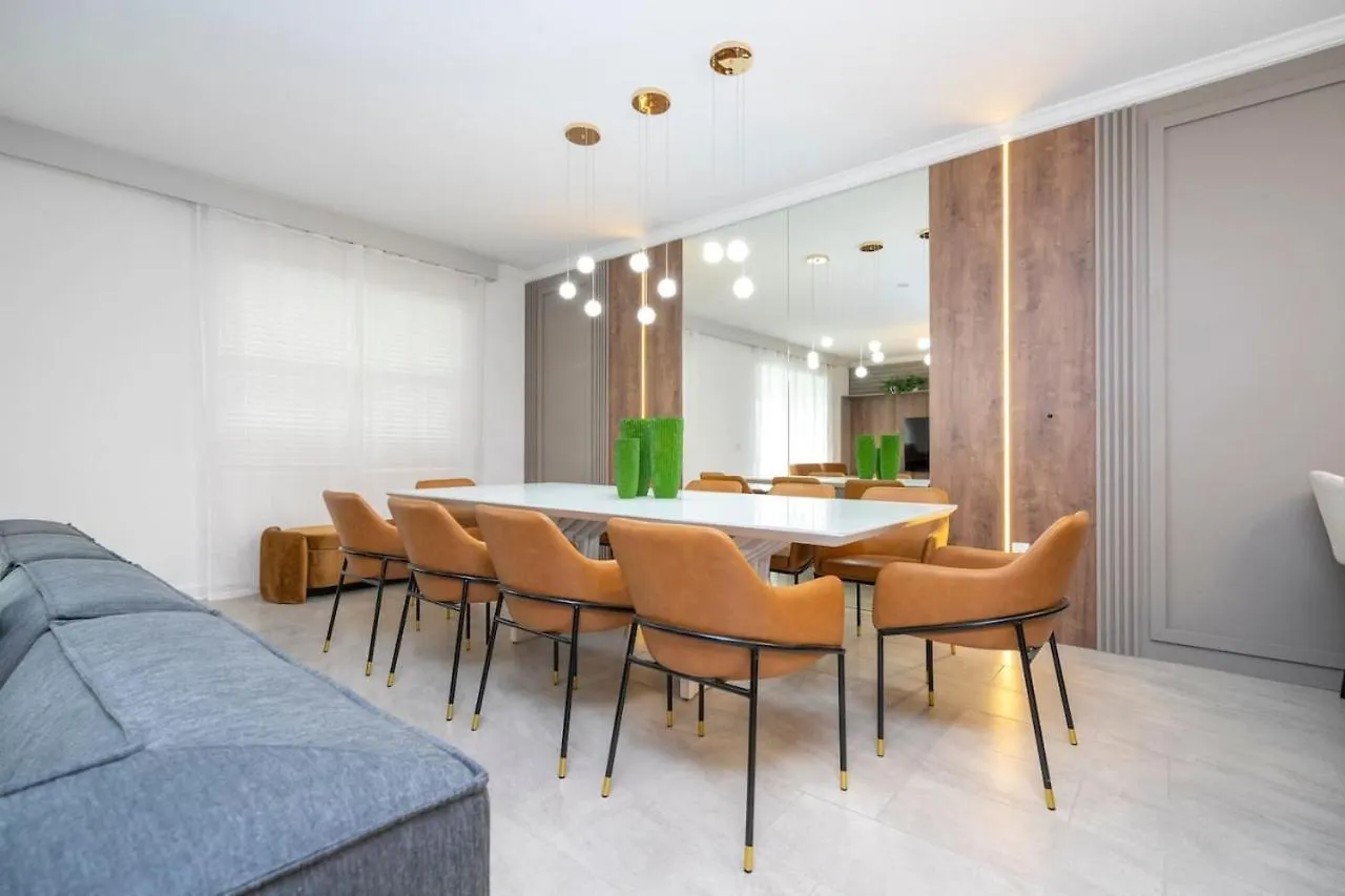 Holiday home The Ultimate 9bd Getaway Storey *