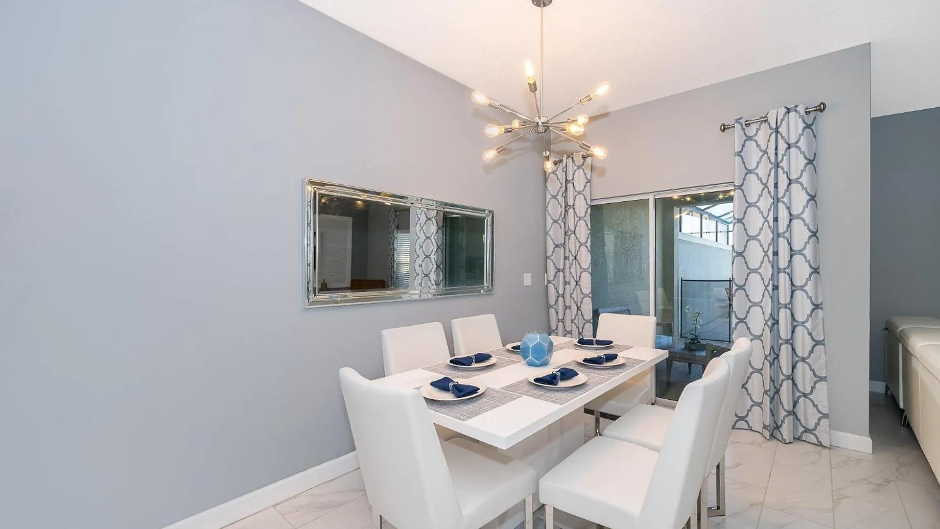 3151ls Townhouse 4 Bedrooms & 3 Bathrooms + Pool *