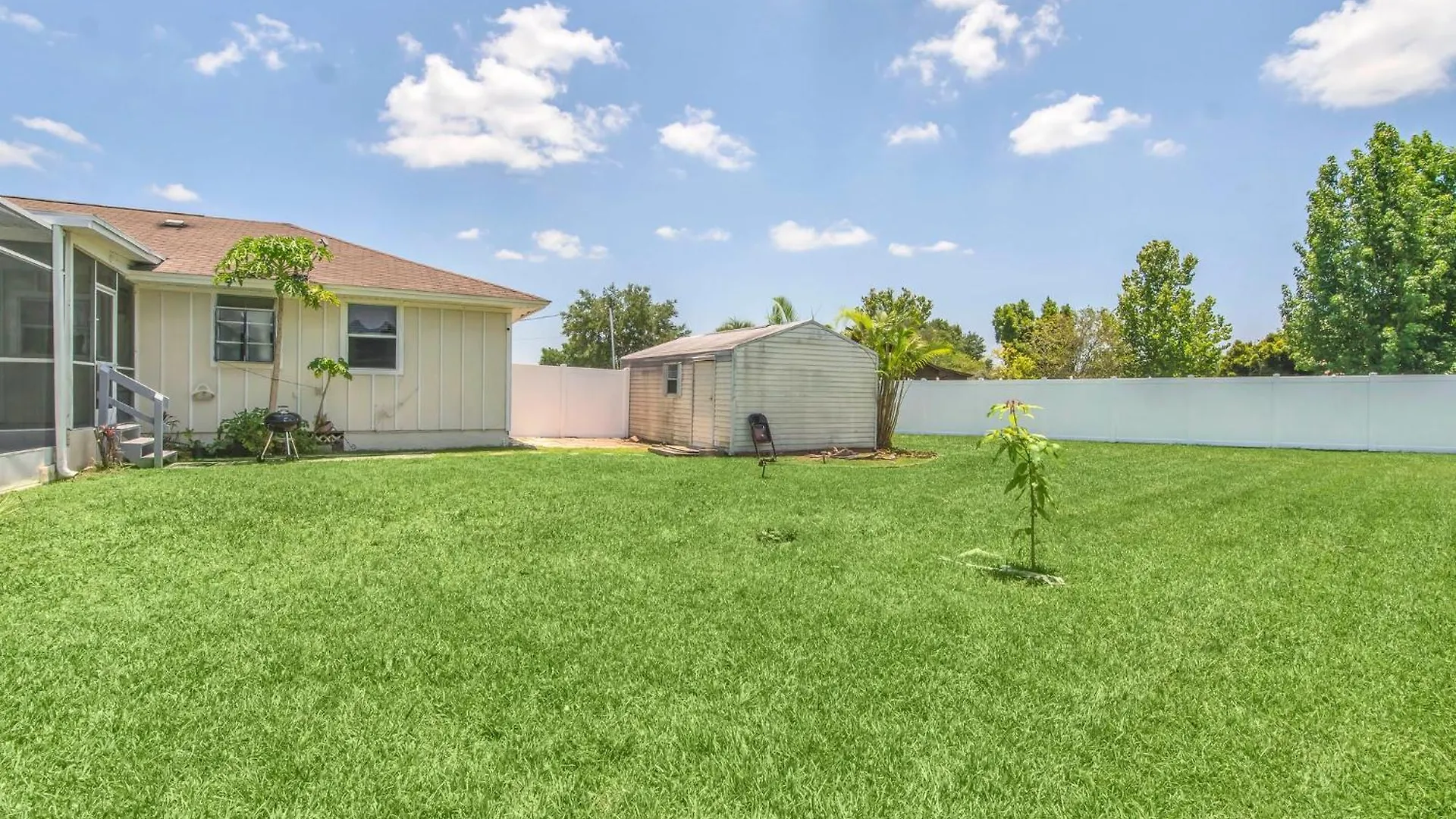 The Key House Large Pool & Backyard Holiday home *