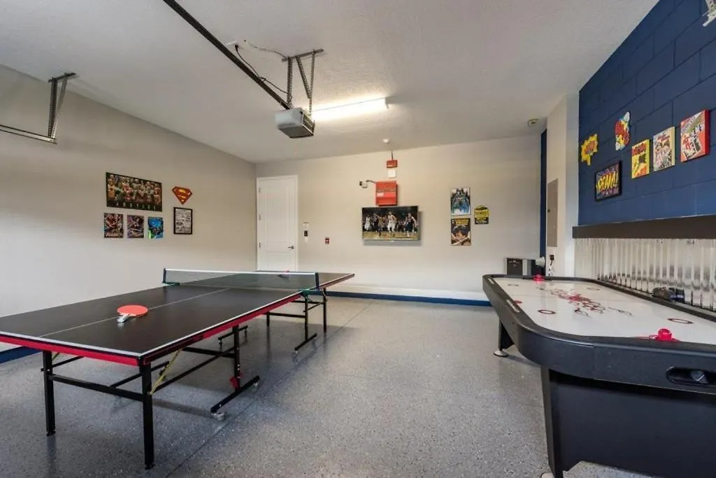 Luxurious 9bd W/game + Themed *