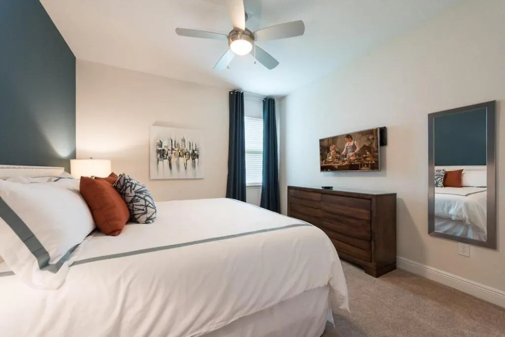 Luxurious 9bd W/game + Themed