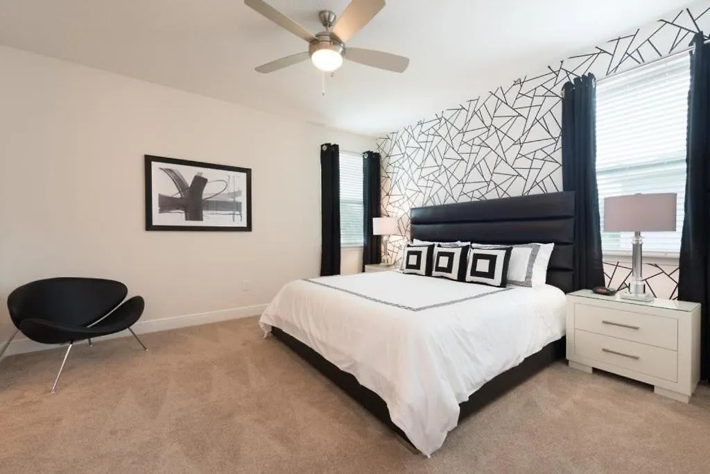 Luxurious 9bd W/game + Themed