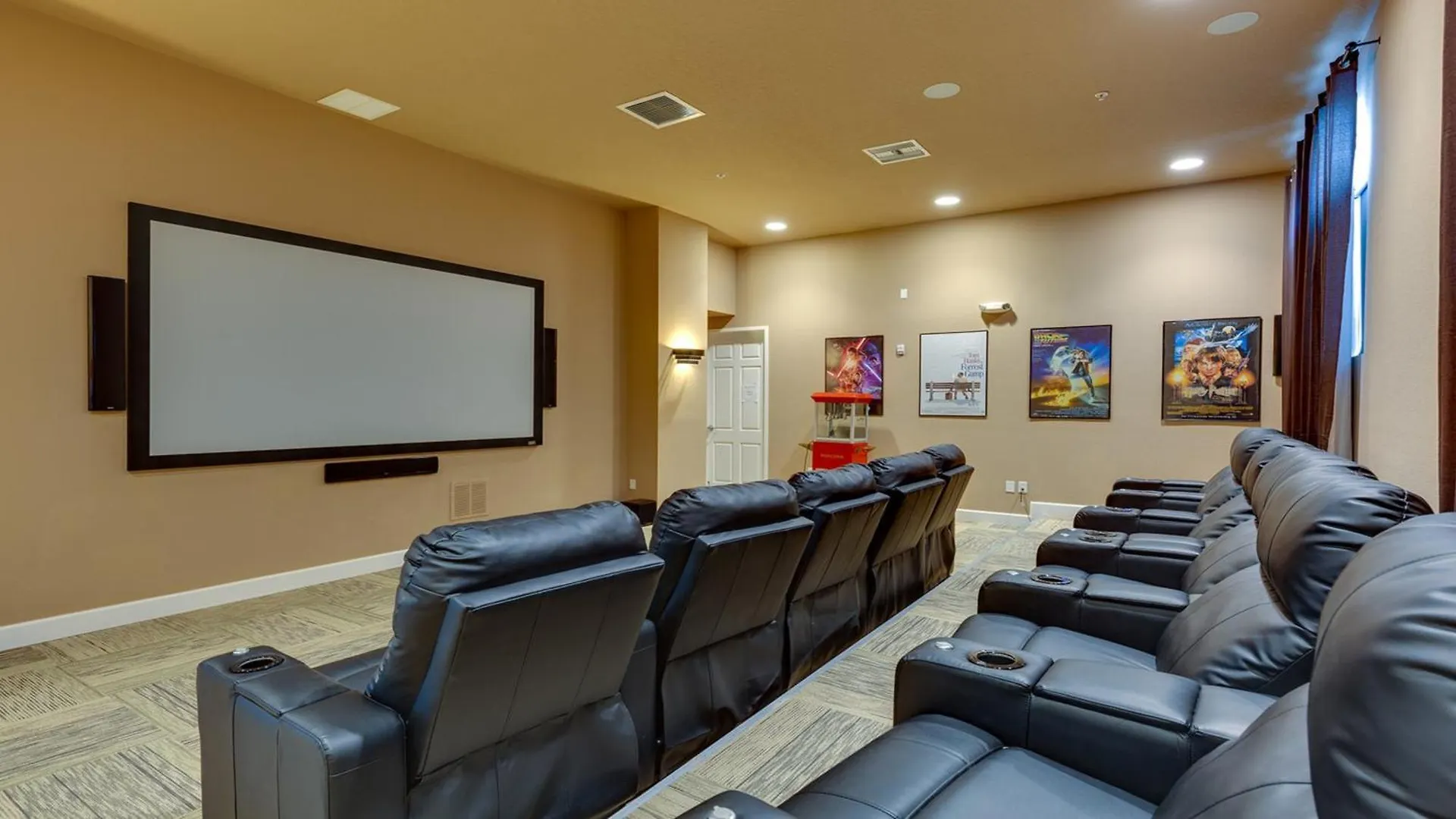 Luxury 12br W/ Pool & Near Kissimmee