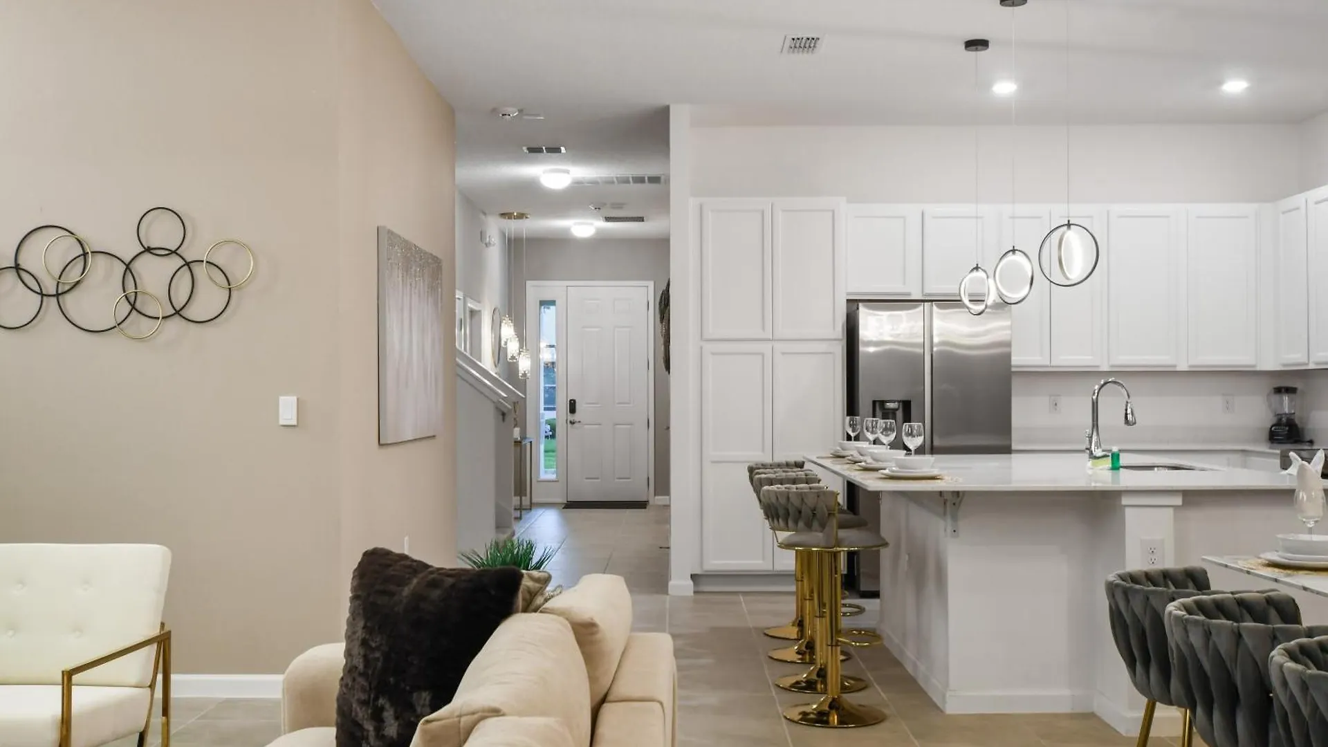 Holiday home Luxury 12br W/ Pool & Near *