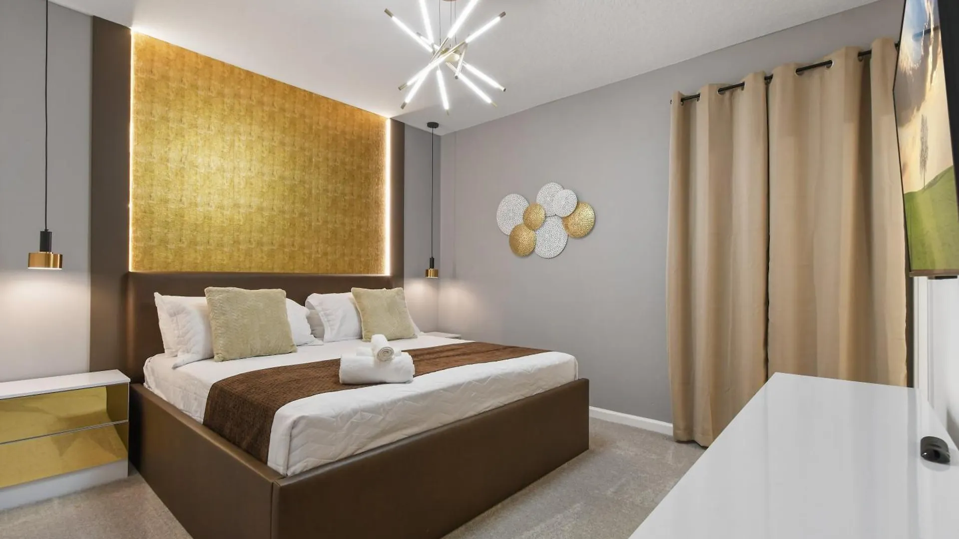 Holiday home Luxury 12br W/ Pool & Near Kissimmee