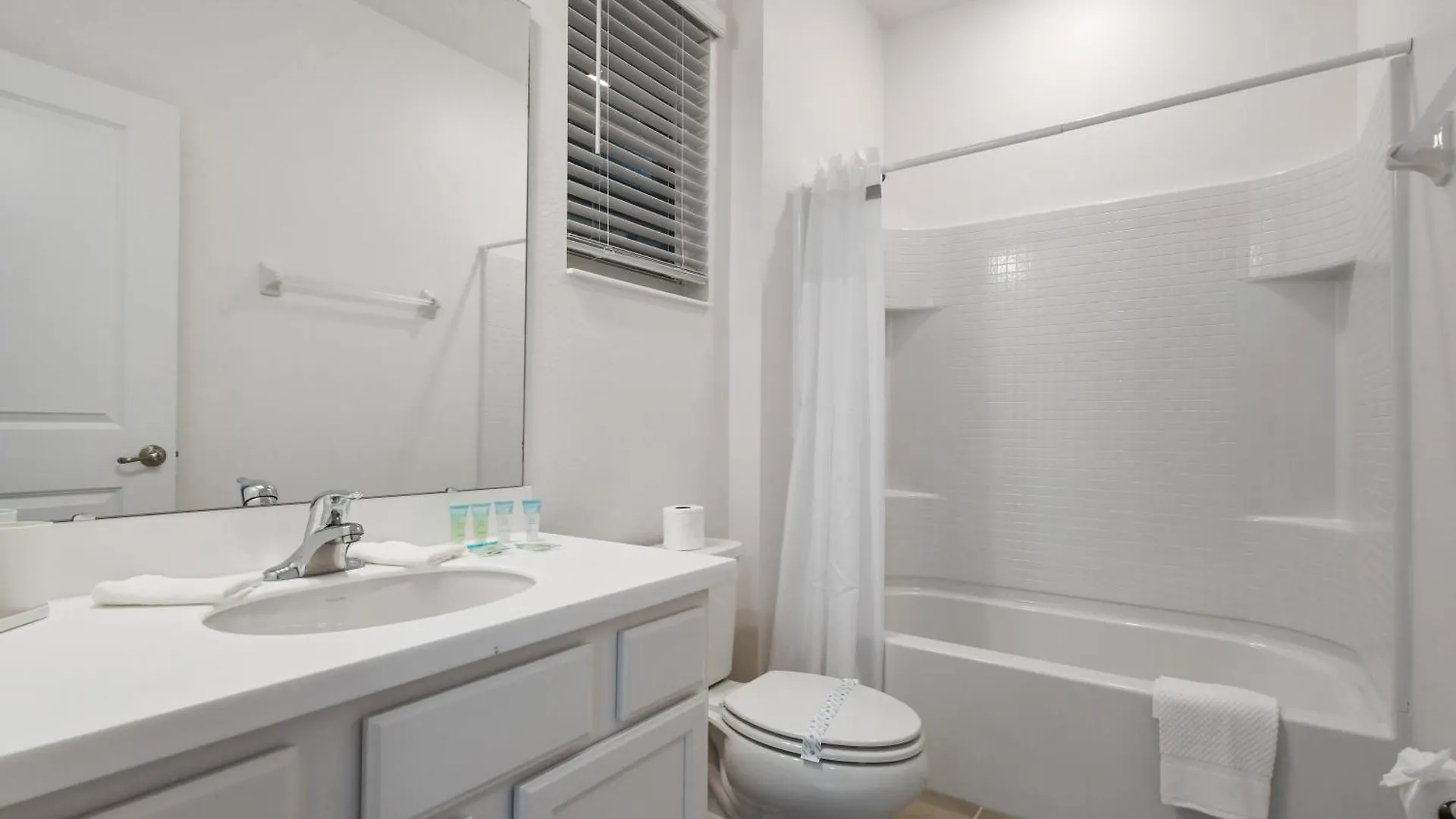 Luxury 12br W/ Pool & Near Holiday home *