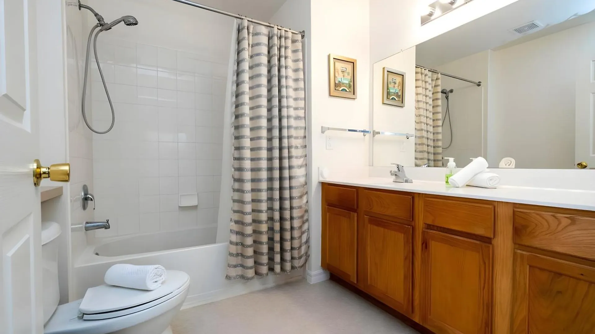 Holiday home Charming 4-bedroom In Venetian Bay 2208sv *
