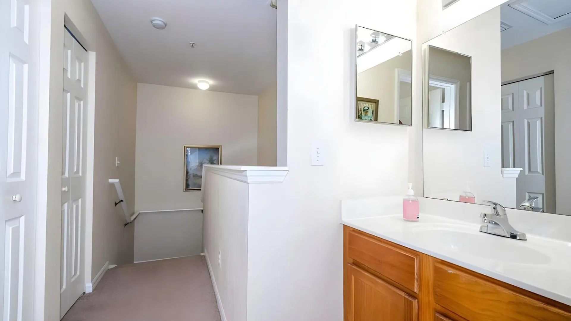 Charming 4-bedroom In Venetian Bay 2208sv *