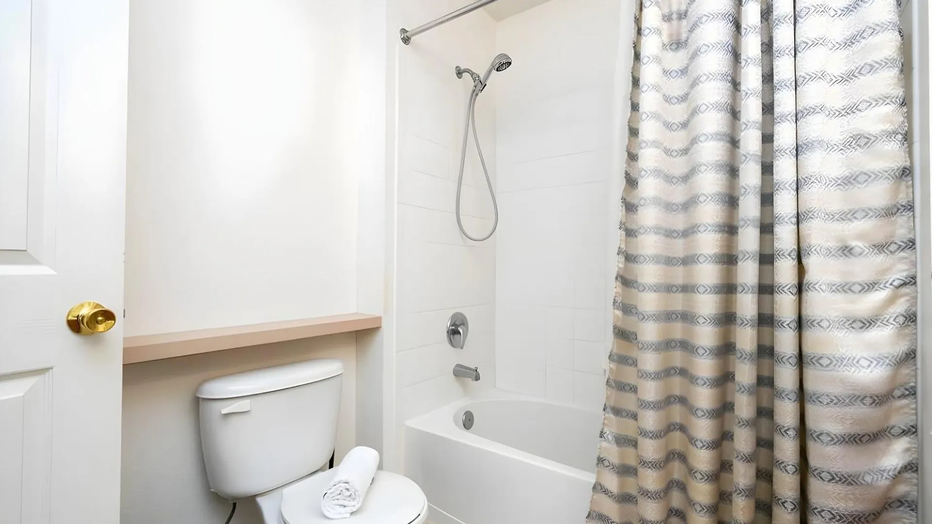 Charming 4-bedroom In Venetian Bay 2208sv