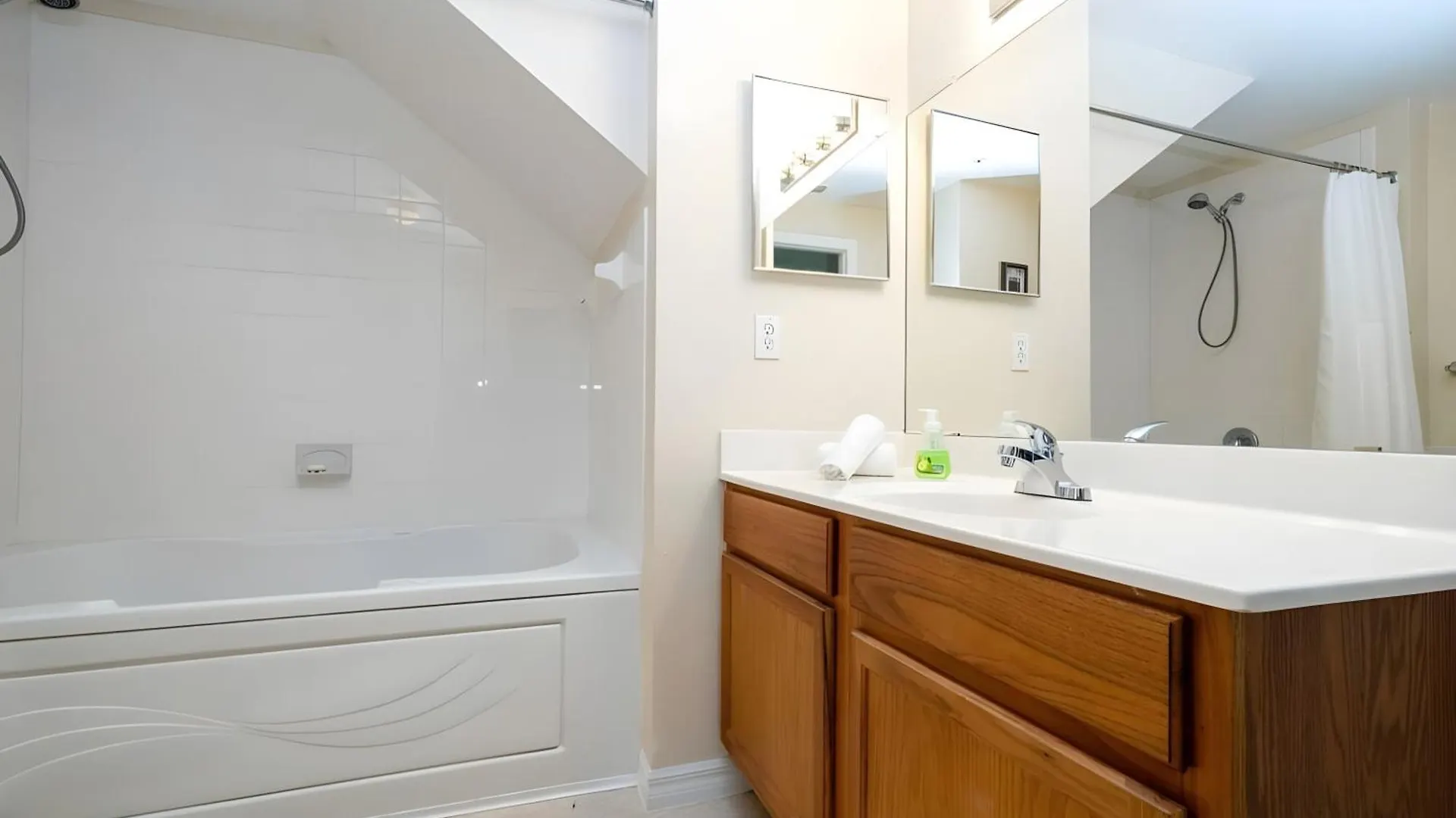 Charming 4-bedroom In Venetian Bay 2208sv Holiday home