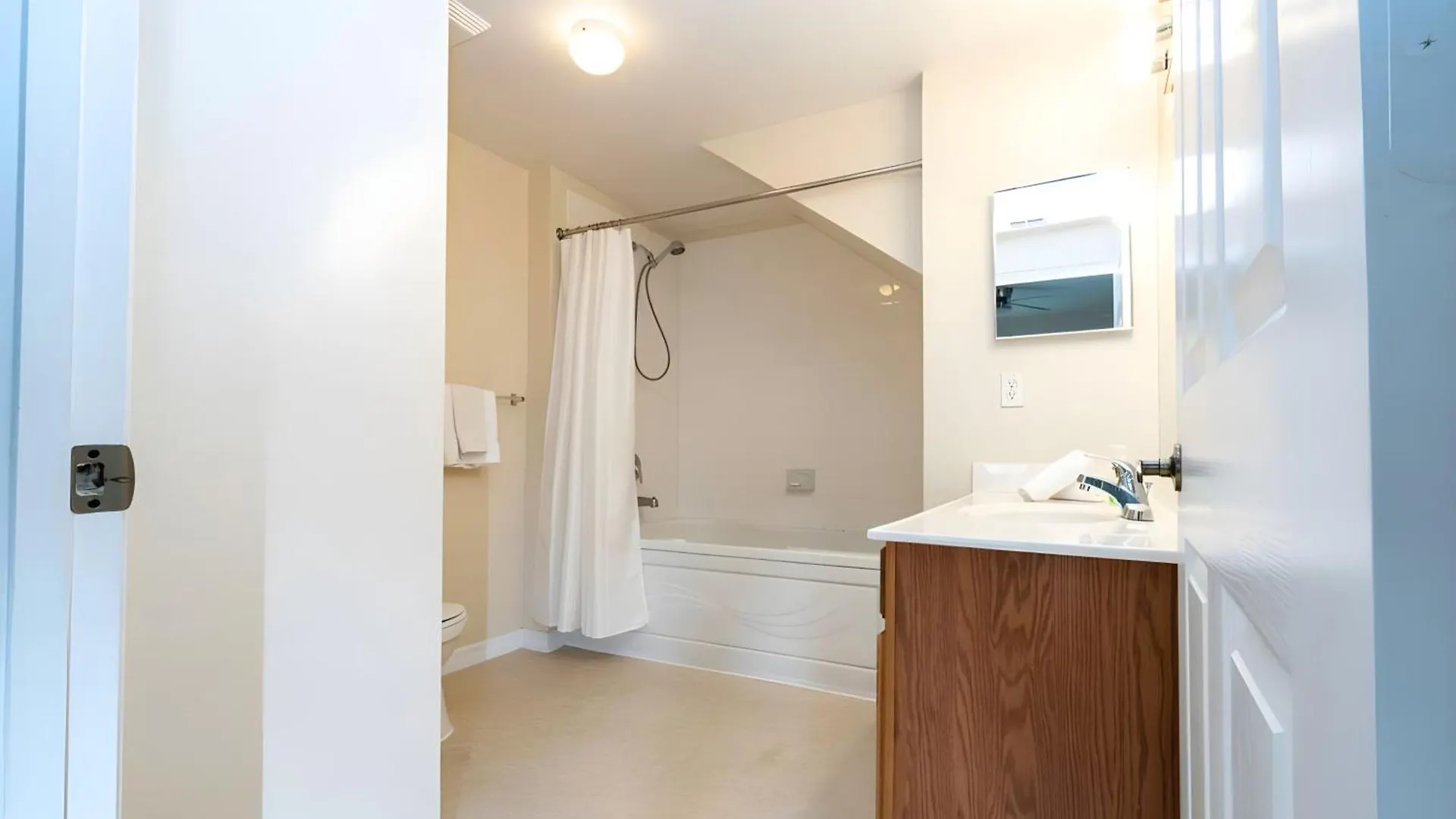 Holiday home Charming 4-bedroom In Venetian Bay 2208sv *