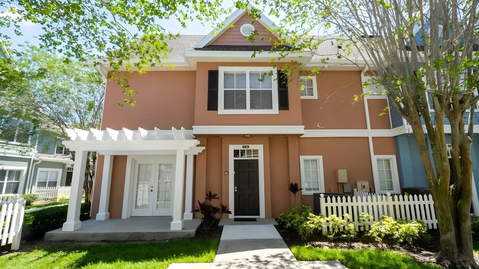 Charming 4-bedroom In Venetian Bay 2208sv *
