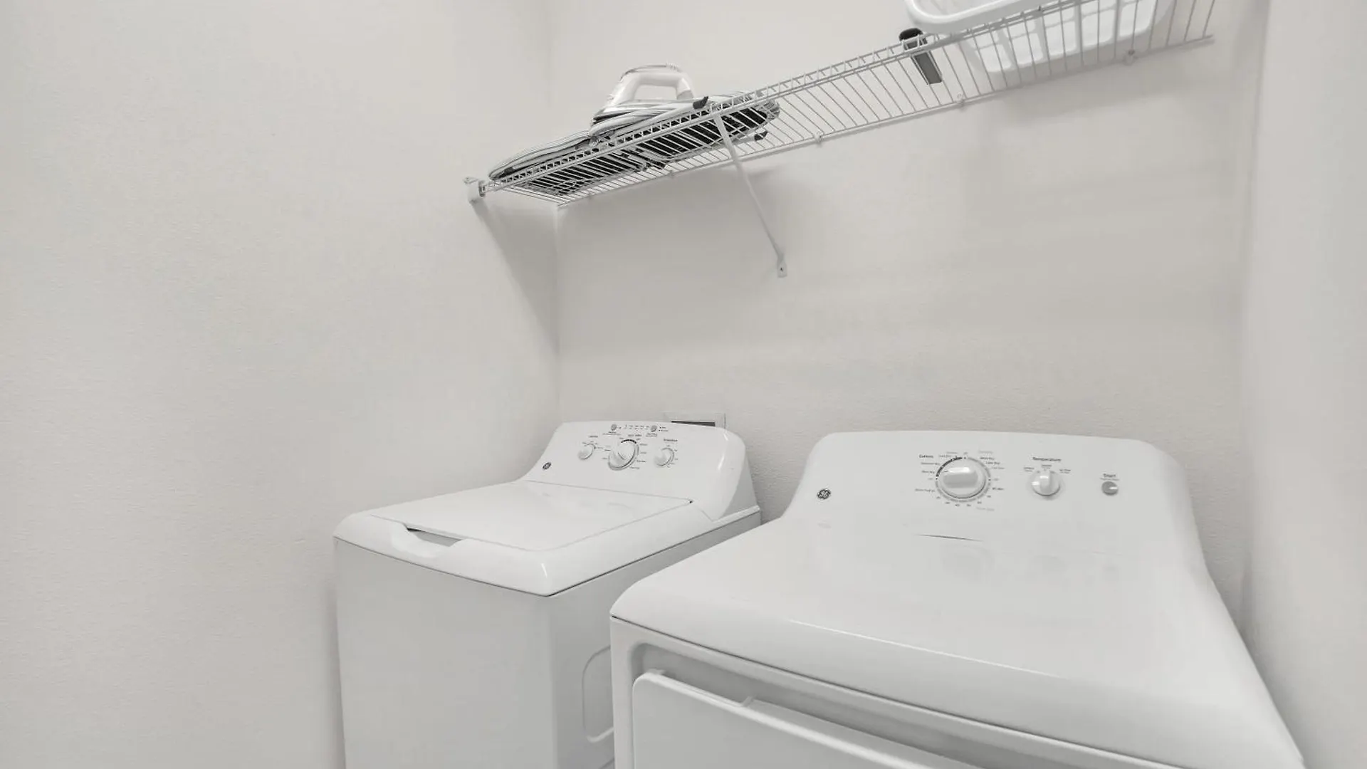 W Pool & Games Near -pet Friendly Holiday home