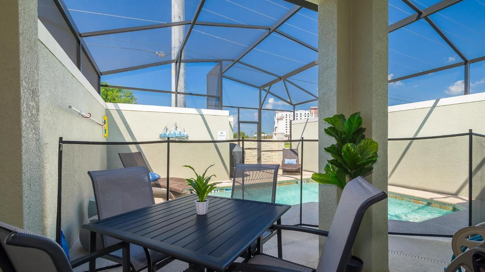 4975an Townhouse 5 Bedrooms & 4 Bathrooms + Pool Holiday home *