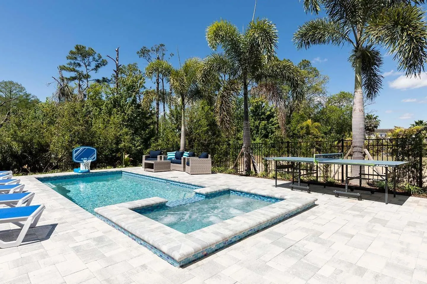 Lavish 4 Bdrm Estate With Theater In Reunion Holiday home