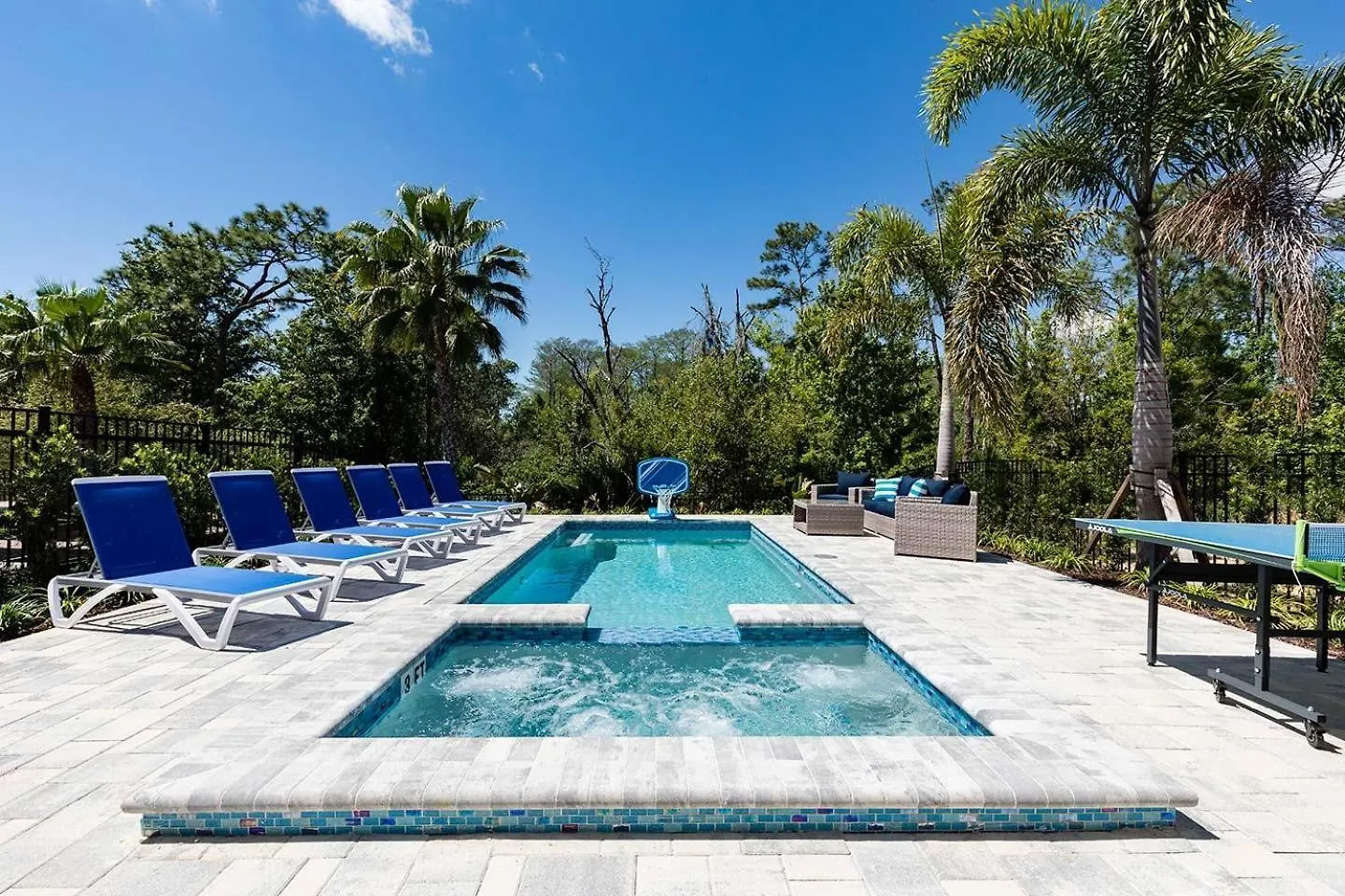 Lavish 4 Bdrm Estate With Theater In Reunion