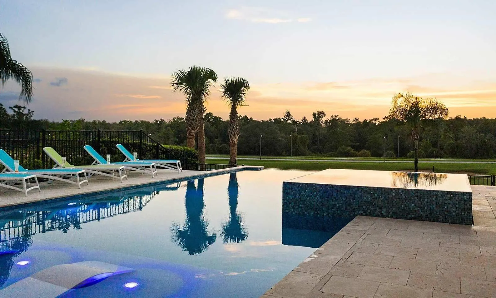 Luxurious 7 Bdrm Mansion With Infinity Pool At Reunion