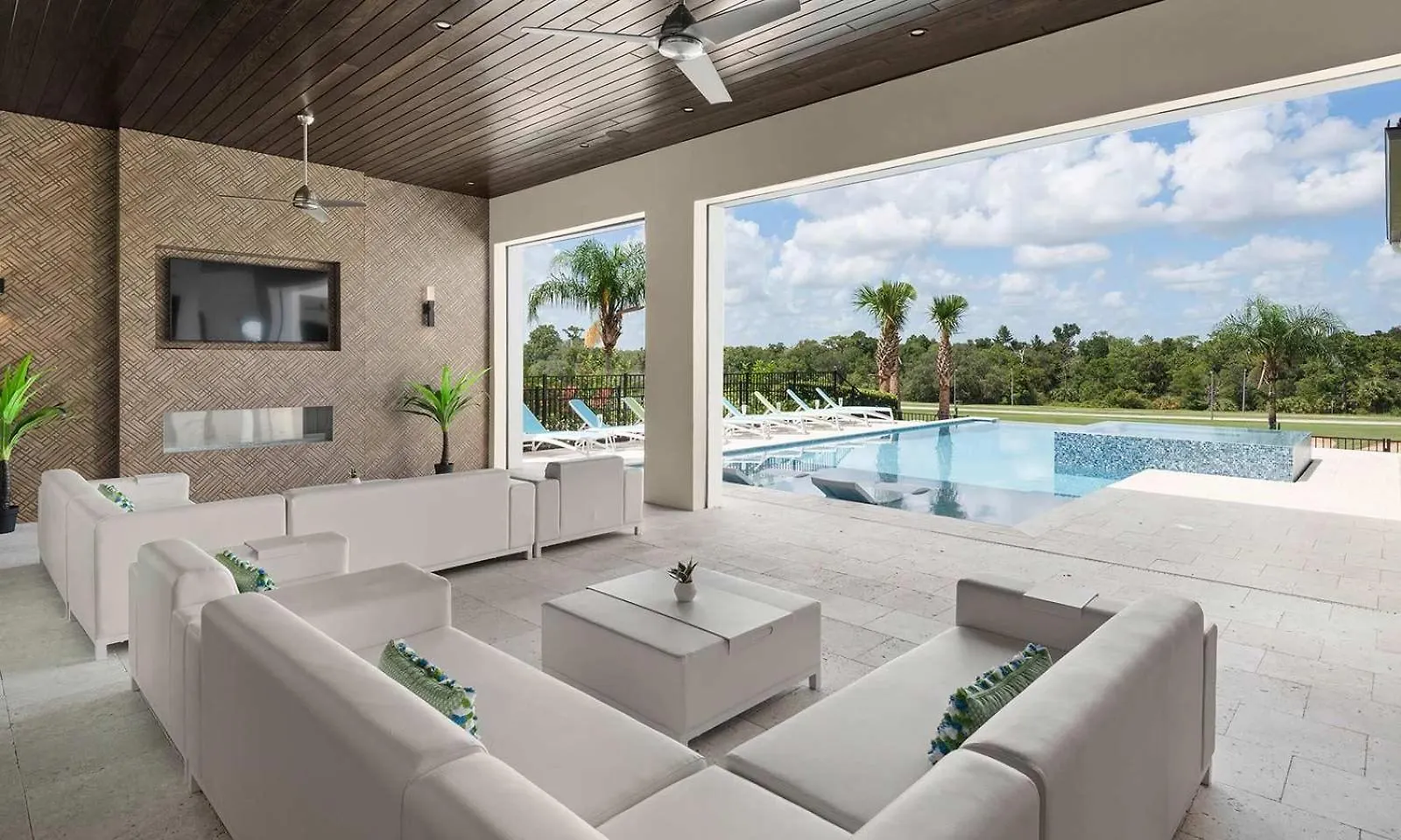 Luxurious 7 Bdrm Mansion With Infinity Pool At Reunion