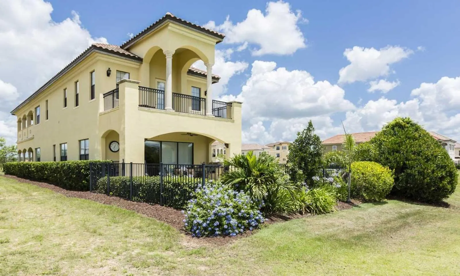 Radiant 4 Bdrm Retreat With Golf Course Views At Reunion Holiday home
