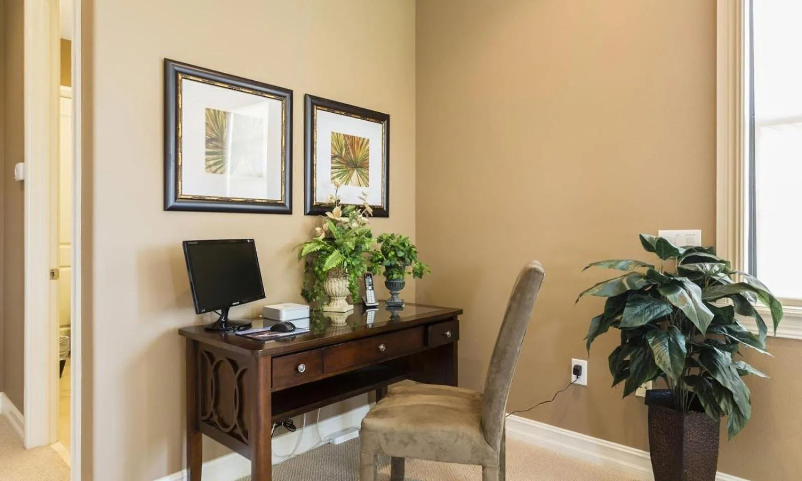 Radiant 4 Bdrm Retreat With Golf Course Views At Reunion *