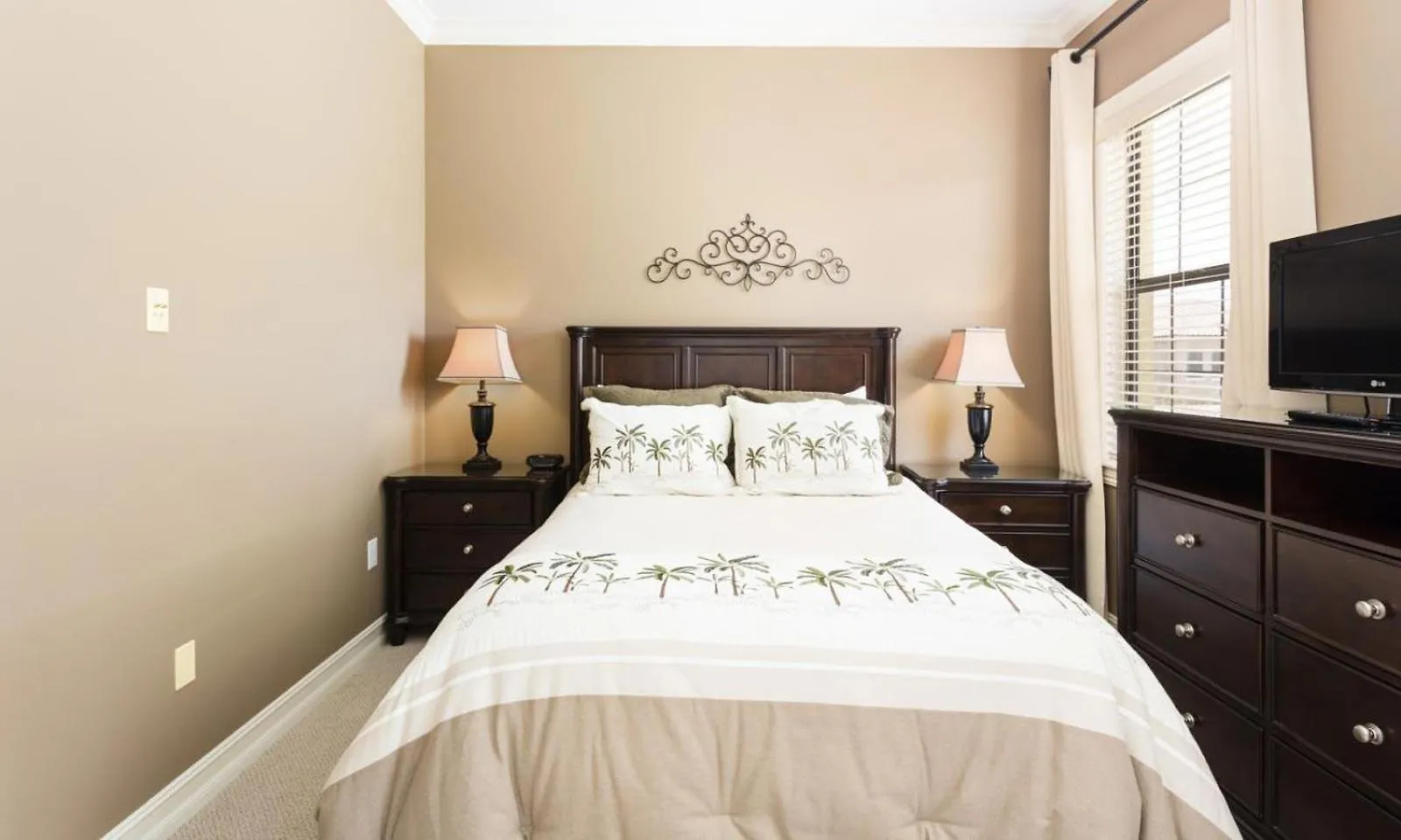 Radiant 4 Bdrm Retreat With Golf Course Views At Reunion Holiday home Kissimmee