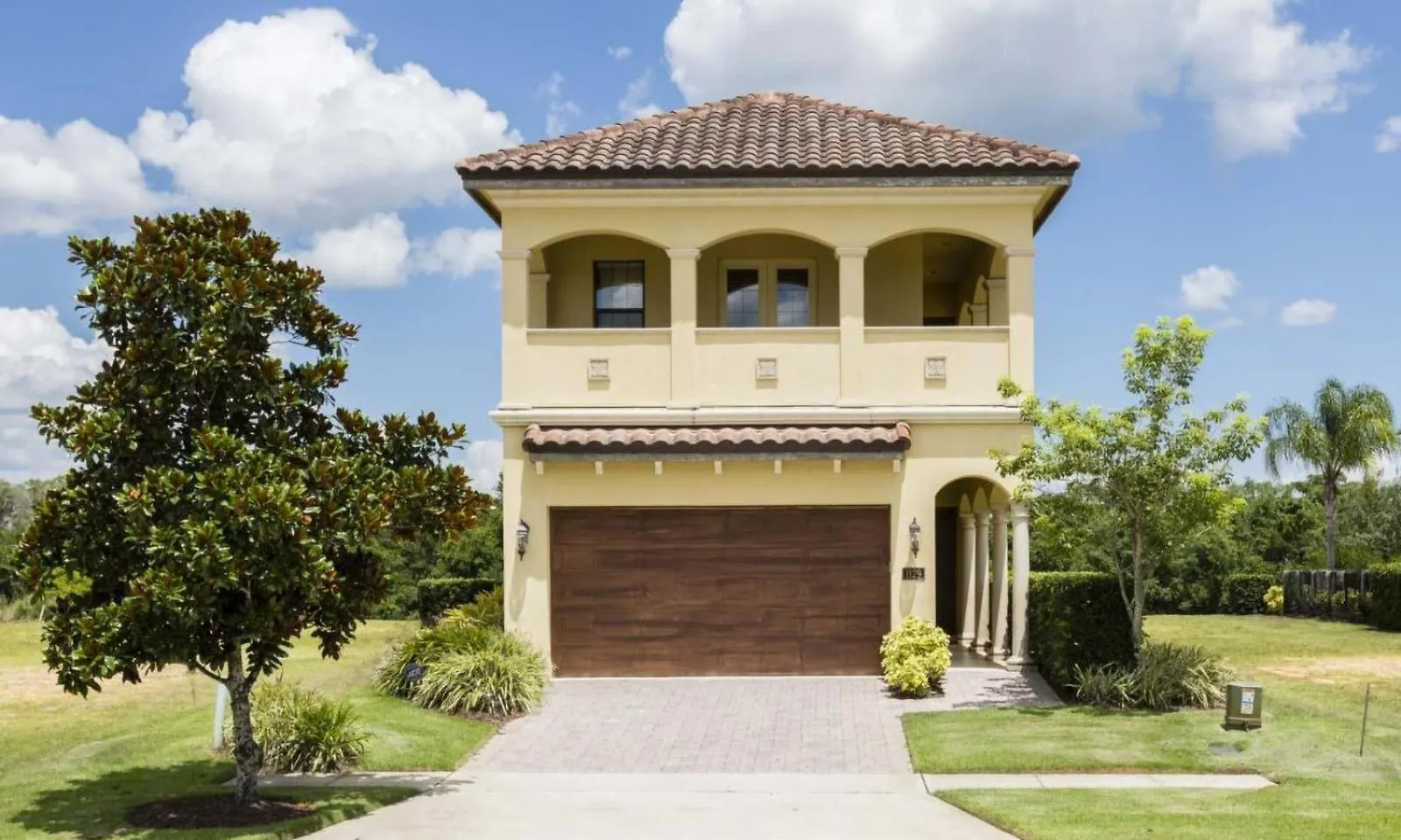 Radiant 4 Bdrm Retreat With Golf Course Views At Reunion Kissimmee