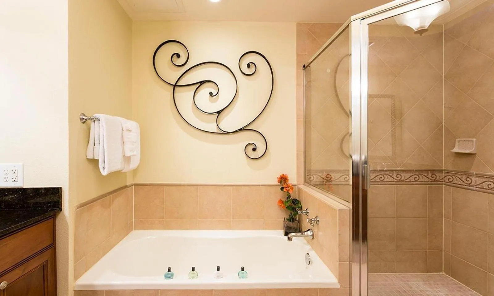 Spacious 3 Bdrm With Balcony And Golf Views At Reunion Holiday home Kissimmee