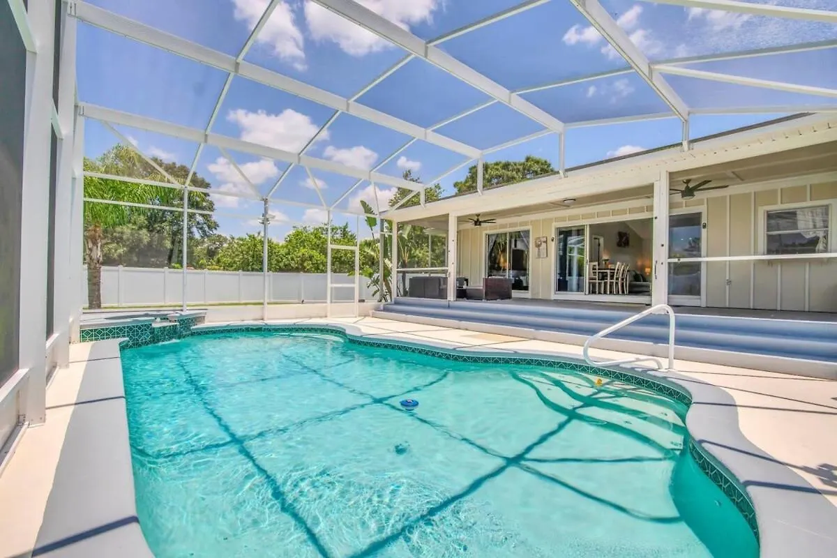 The Key House Large Pool & Backyard *