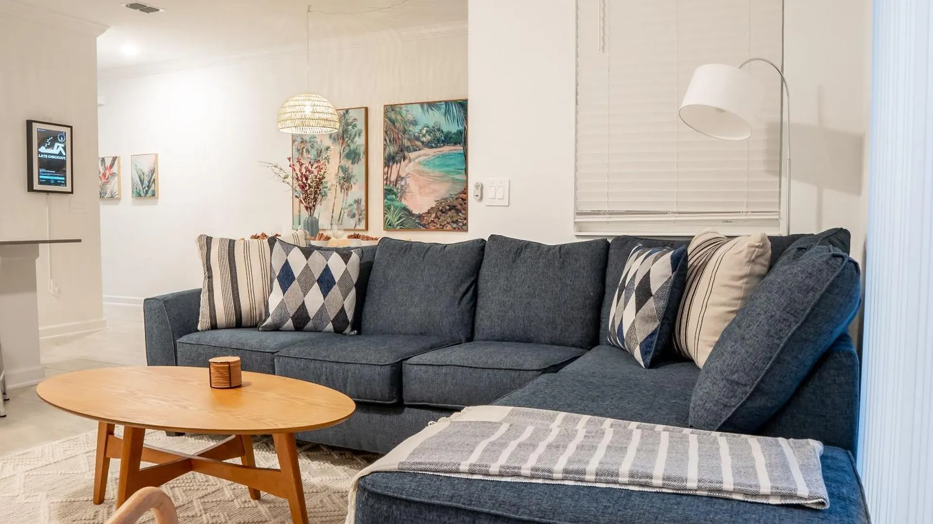 Semesterbostad Stunning 4-bedroom Family Getaway With Private Pool 297 *