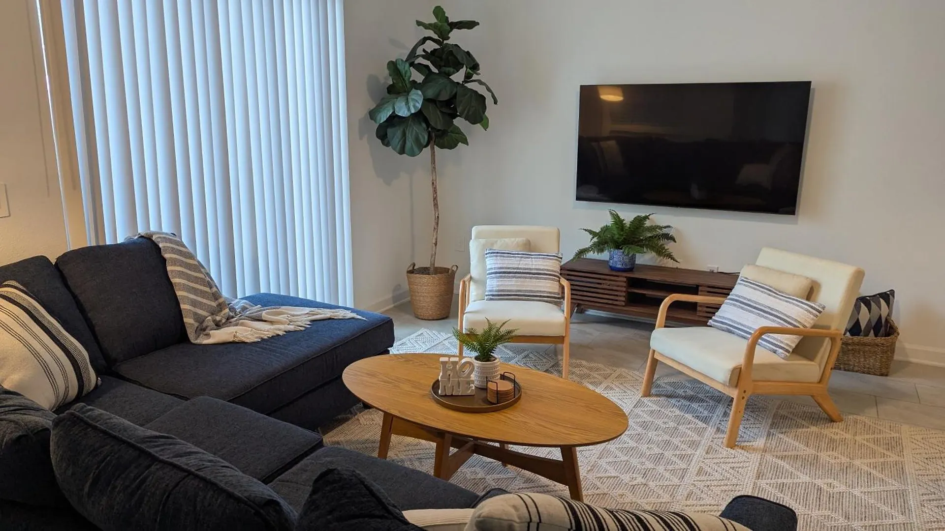 Stunning 4-bedroom Family Getaway With Private Pool 297 Semesterbostad *