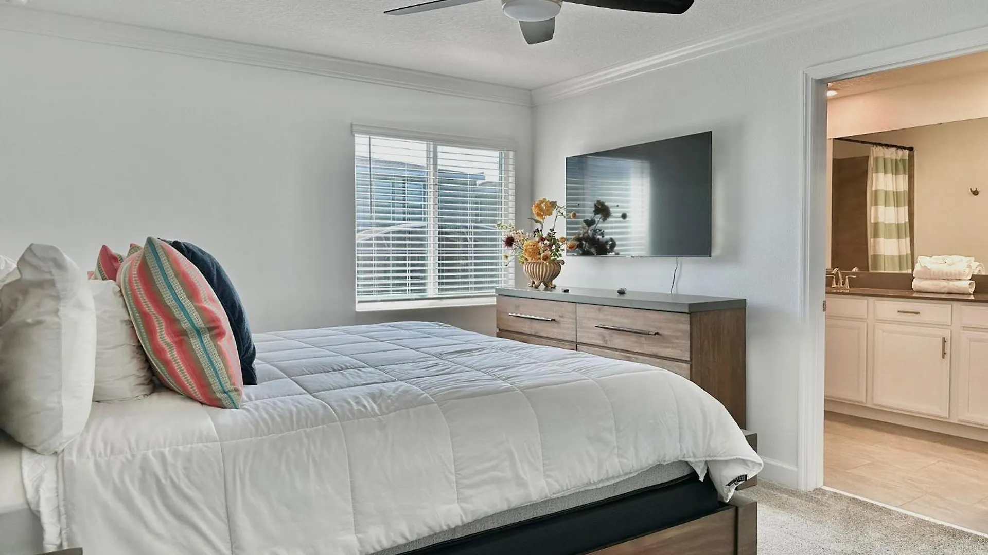 Luxury 5 Bedroom 4 Bath Private Pool 240 度假居