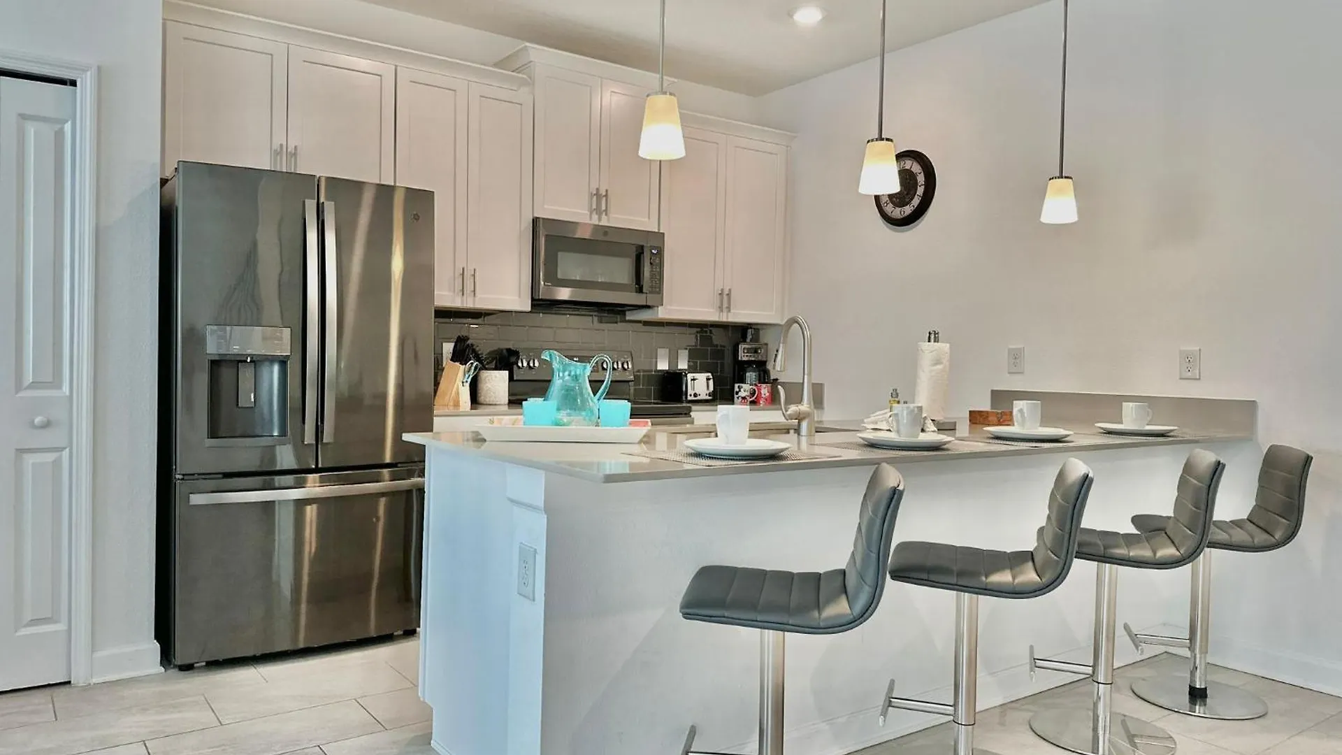 Luxury 5 Bedroom 4 Bath Private Pool 240 度假居 *