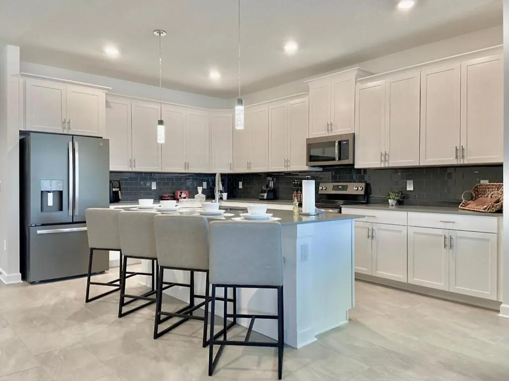 Luxury 6 Bedroom 5 Bath Pool 251 *