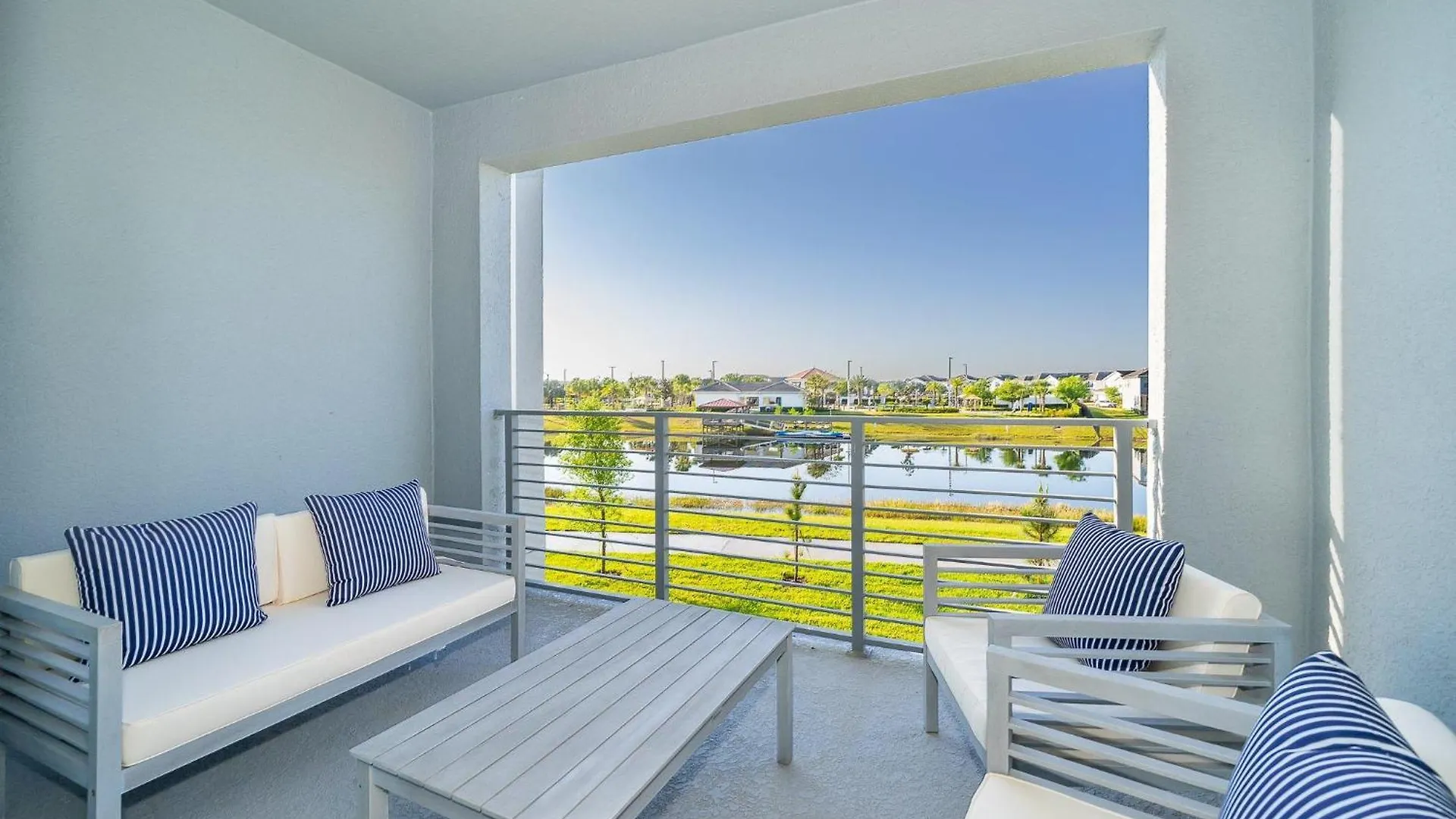 3141-204ls Storey Lake, 2/2 View *