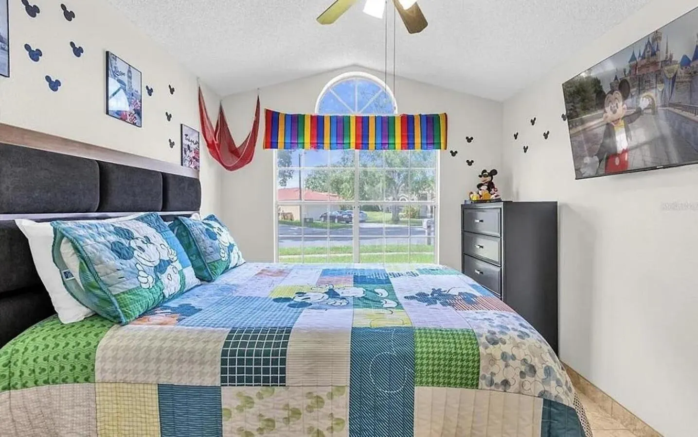 Cozy Near With Private Pool Holiday home