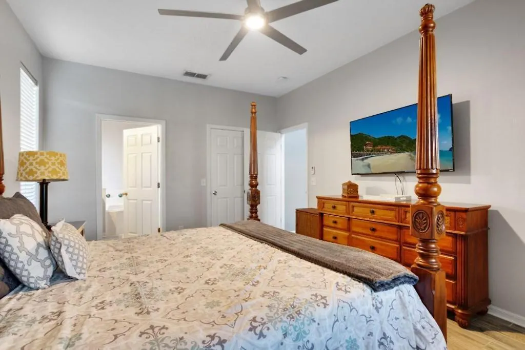 Six Bedroom Lanai Screened Pool &