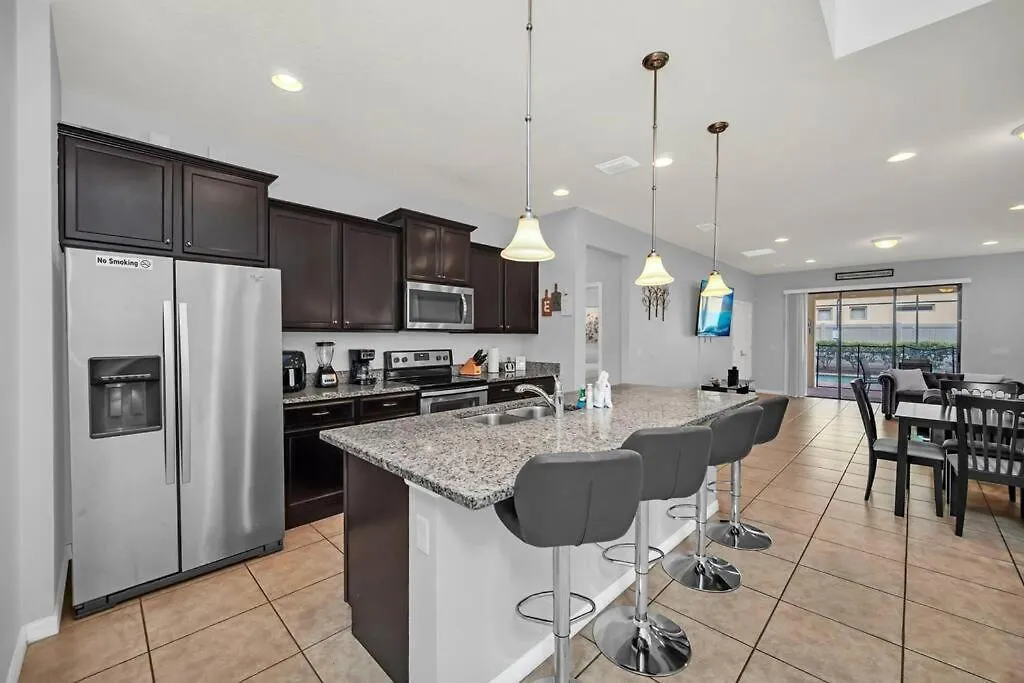 Modern - 6 Bedrooms With Private Pool & 10 Minutes To