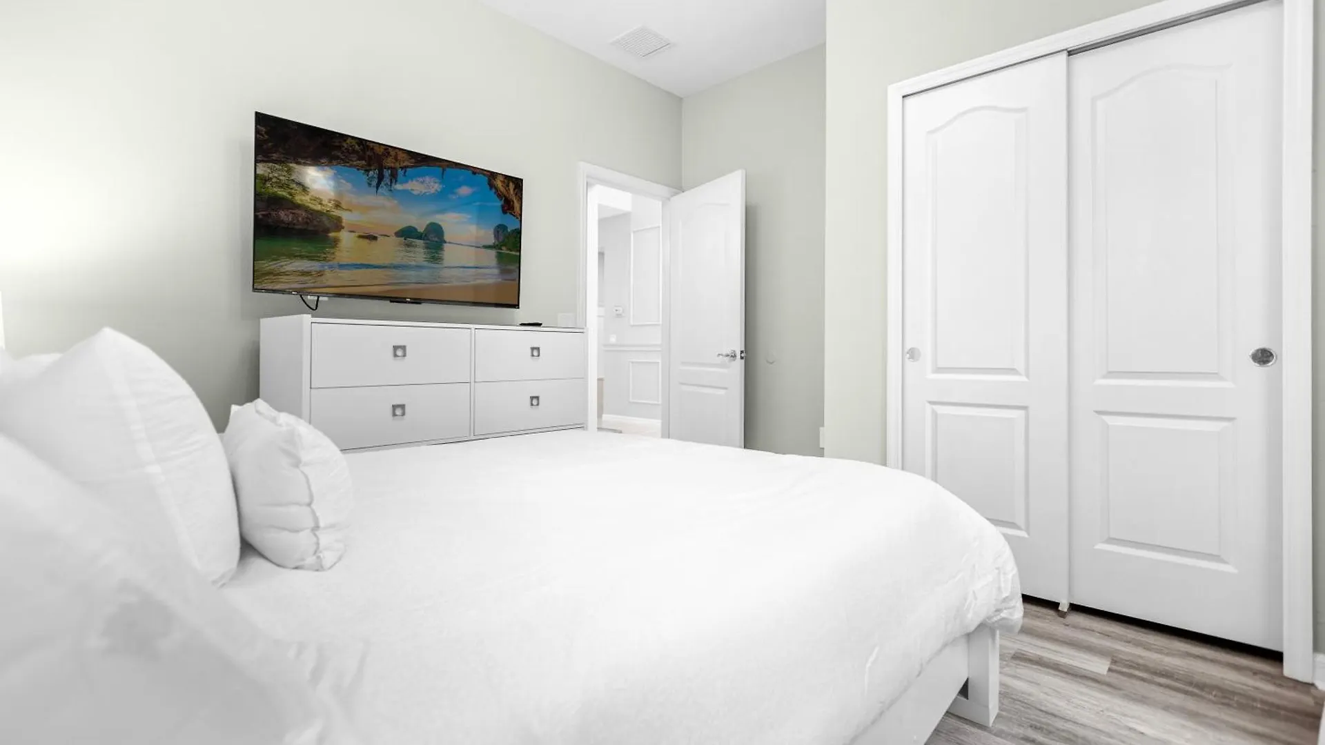 Holiday home 8881 - Royal Oasis Retreat Luxurious Haven Near World