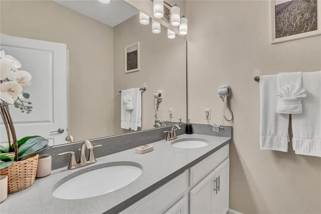 Stunning Townhome With Private Pool - Storey - 5021 Ww