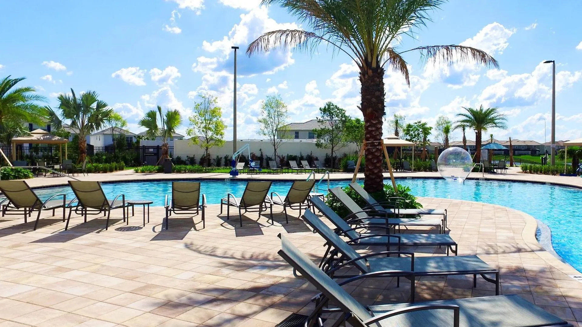 Stunning Townhome With Private Pool - Storey - 5021 Ww *