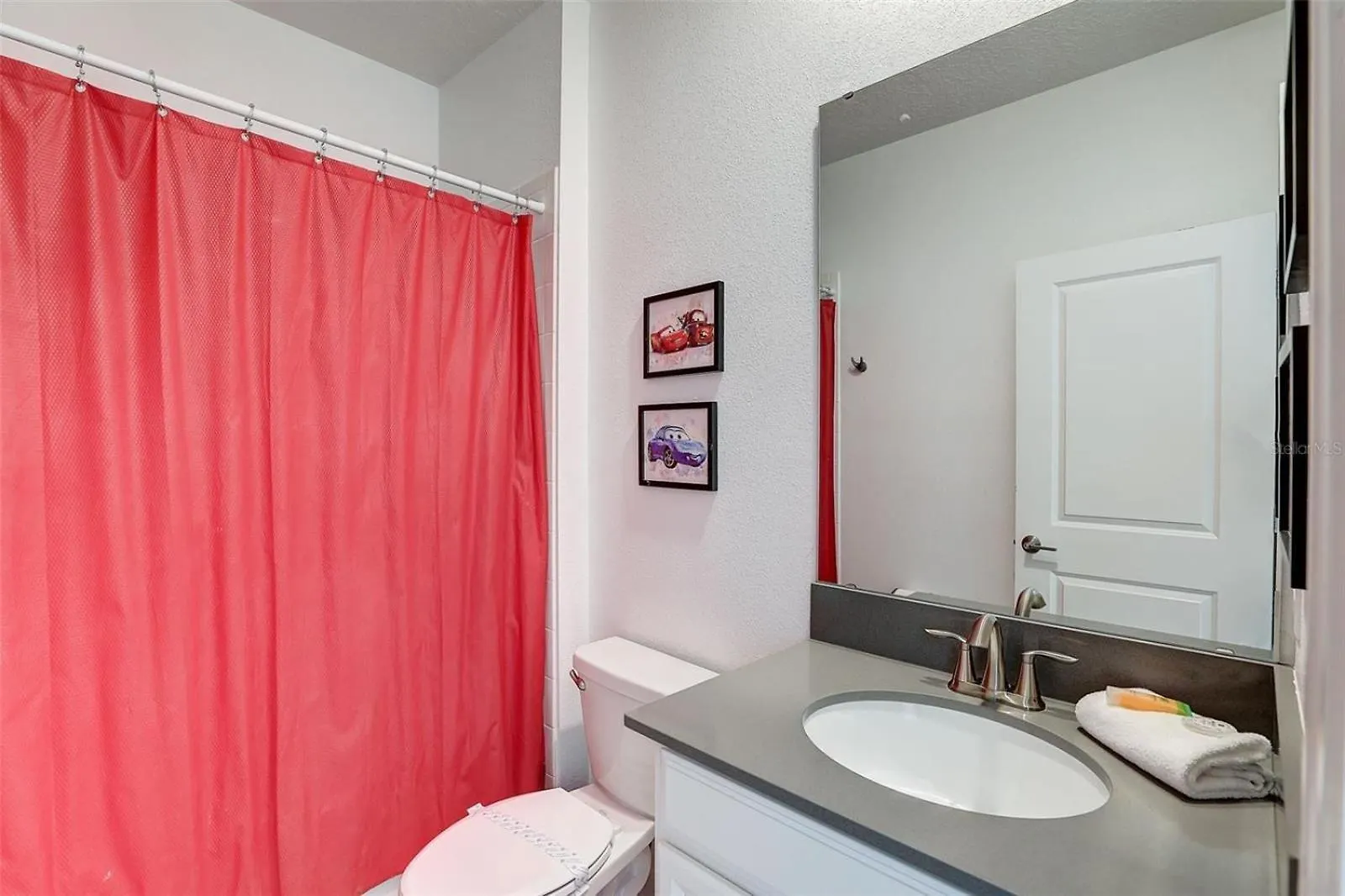 Holiday home 2940 - Elegant 5br At Storey Comfort Luxury And Proximity And Universal *