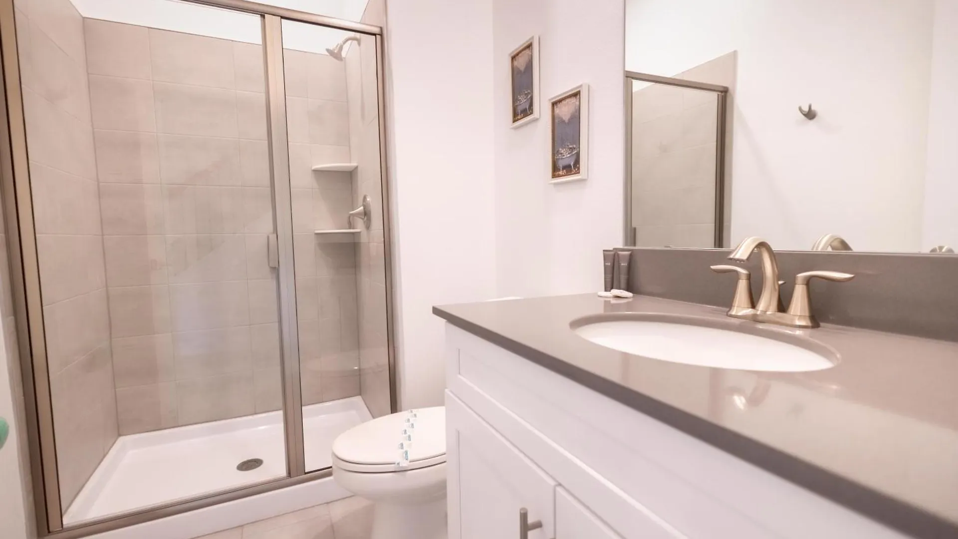 2604 - Luxury 4-br With Private Pool Retreat Holiday home *