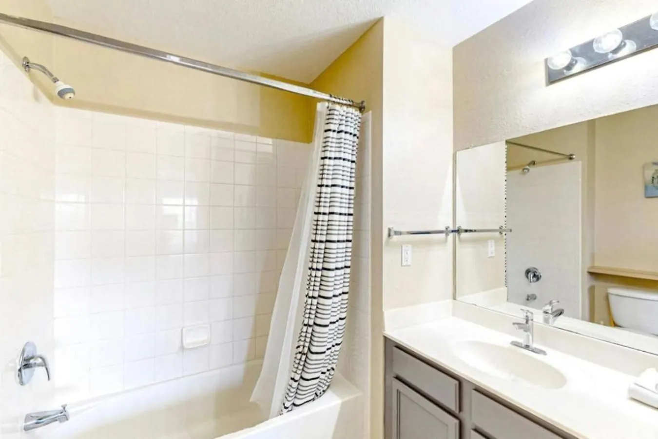 4 Bedroom 3 Bathroom At Sevendwarfs 12-108 Holiday home