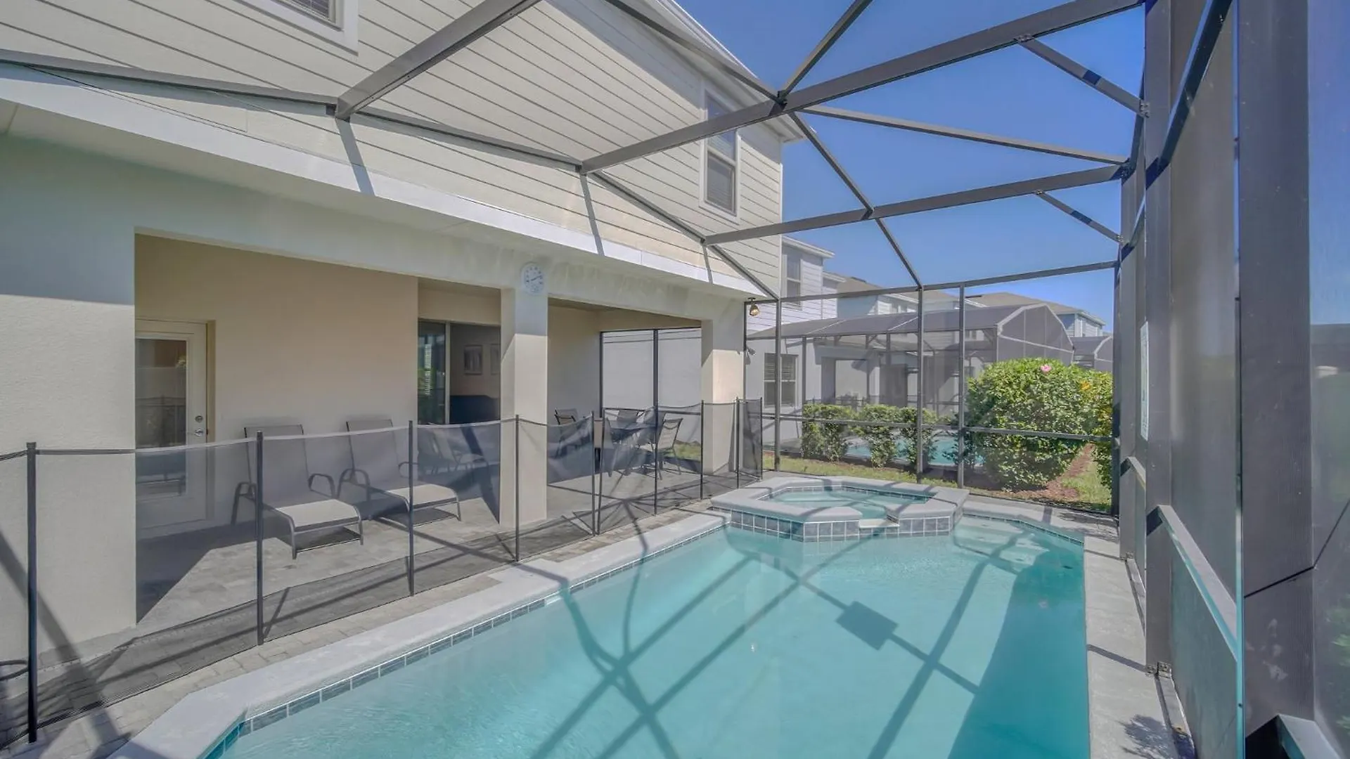 Luxurious Retreat Near Disney: Pool & Game