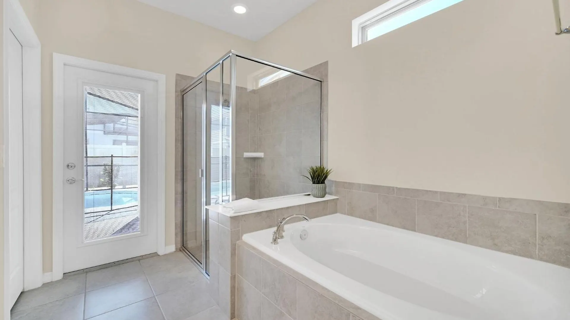 Luxurious Retreat Near Disney: Pool & Game *